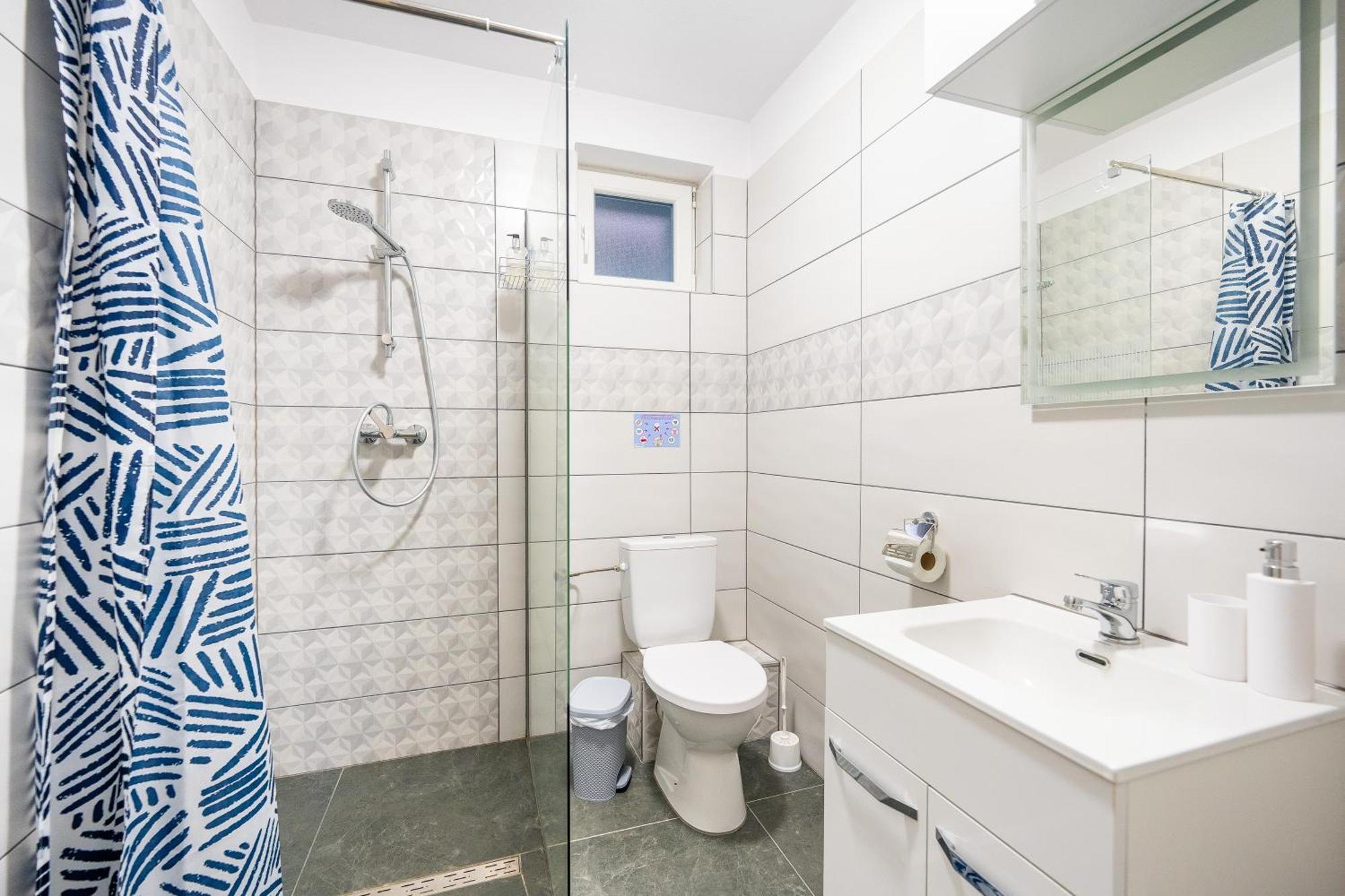 Отель Yvett House Сфынту-Георге Экстерьер фото