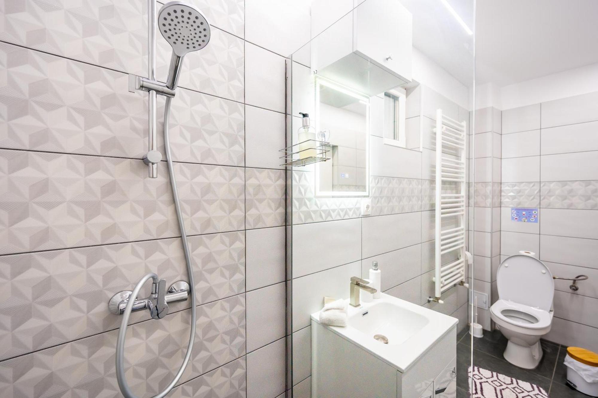 Отель Yvett House Сфынту-Георге Экстерьер фото